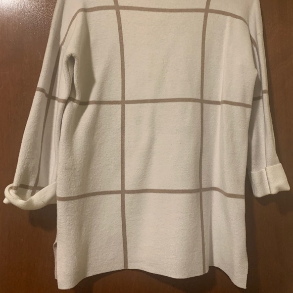 Elegant and Soft Sweater - Picture 3 of 8